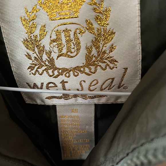 Wet Seal XS Puffer - Picture 3 of 3